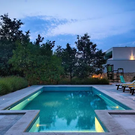 בית נופש Villa Stokovci *